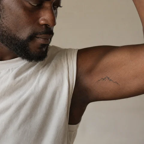 Inspiration pour un tatouage homme discret